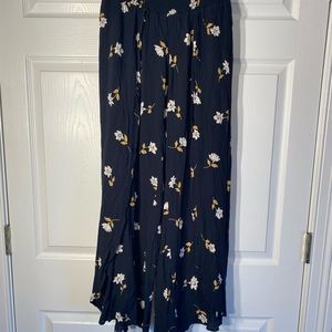 Billabong split leg wide leg pant. Small